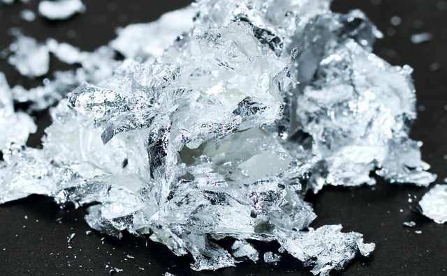 薬品用・食用 銀箔 | 材料を探す | 堀金箔粉（HORIKIN）